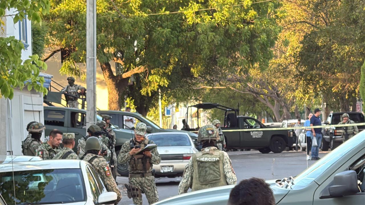 $!Asesinan a balazos a una mujer dentro de un automóvil en la colonia Rincón del Humaya, en Culiacán