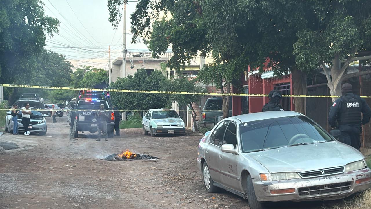 $!Tirotean casa en la López Mateos y aseguran motocicleta con municiones, en Culiacán