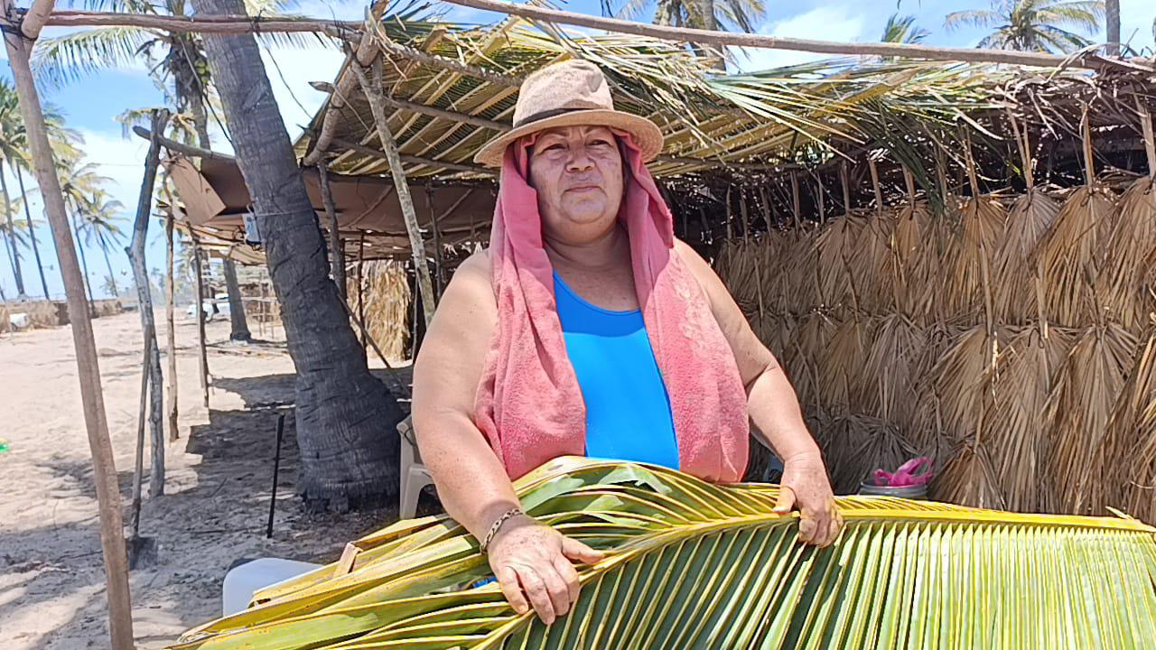 $!Acuden a ampliar enramadas ante el inicio de las Fiestas del Mar de Las Cabras, en Escuinapa