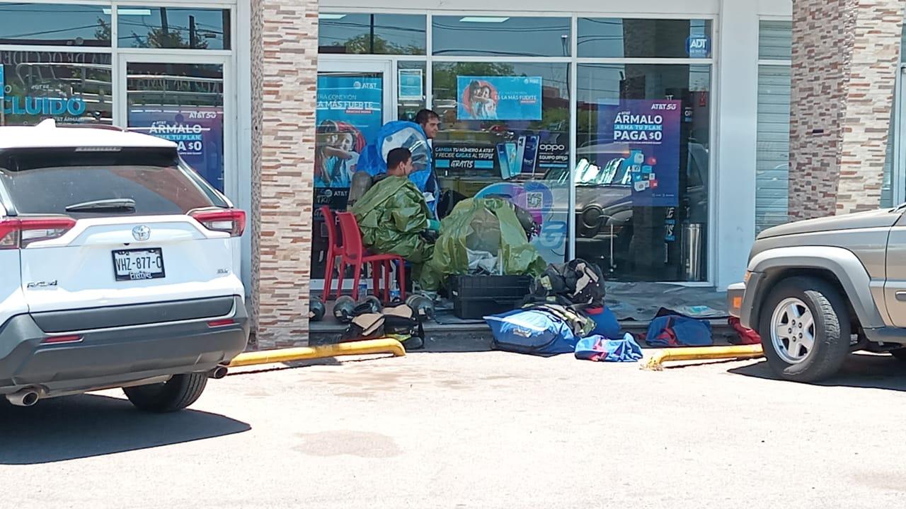 $!Se intoxican dos empleados de paquetería en una plaza de Culiacán