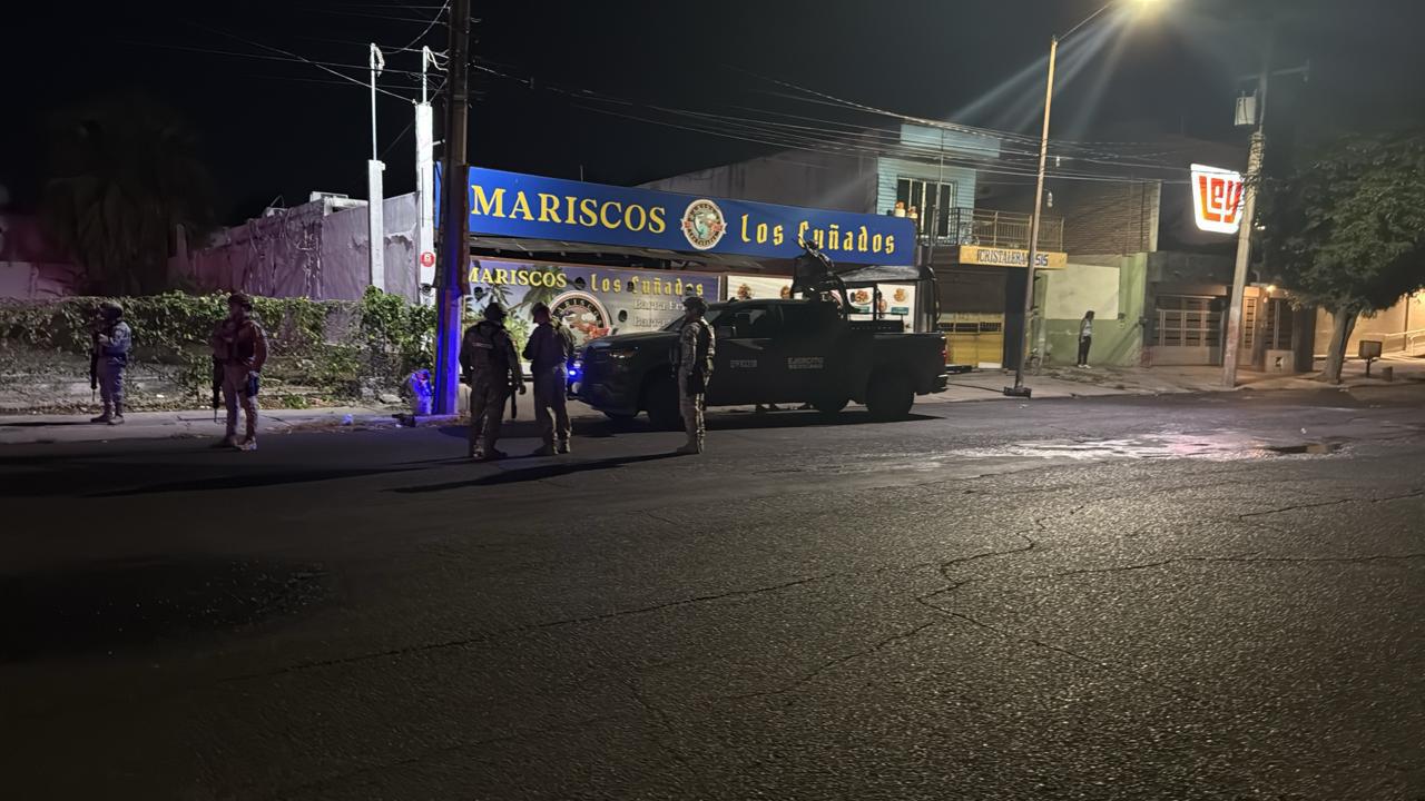 $!Incendio en marisquería deja solo daños materiales, en Culiacán