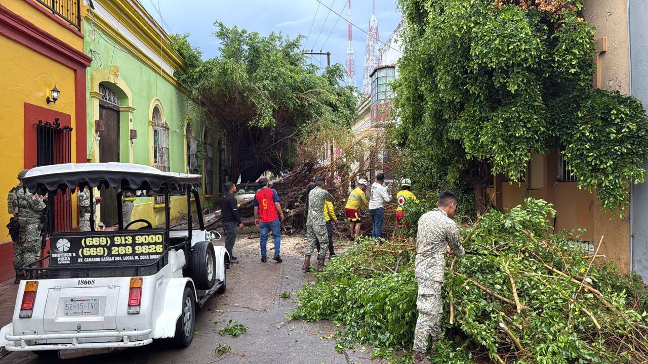 $!Mantienen limpieza de rejillas y ductos pluviales tras las fuertes lluvias