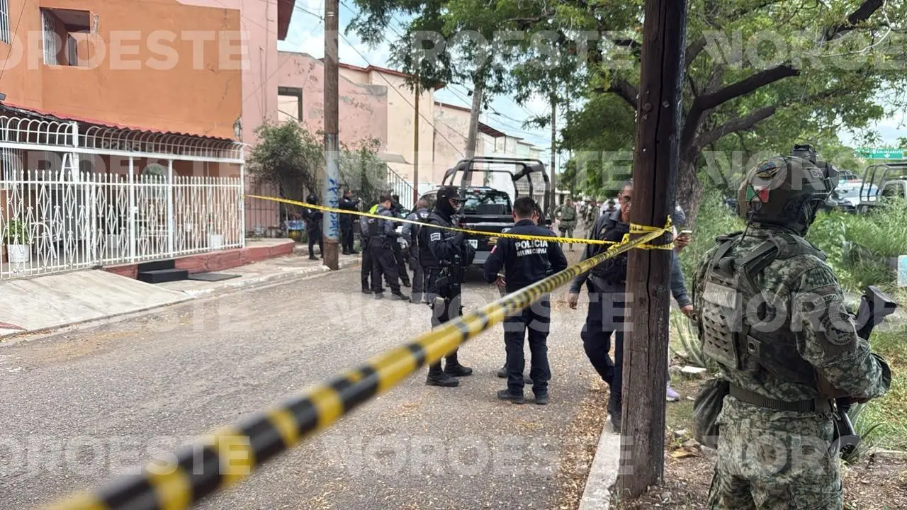 $!Hallan un cuerpo envuelto en cobijas dentro bolsas negras en Infonavit Humaya, en Culiacán