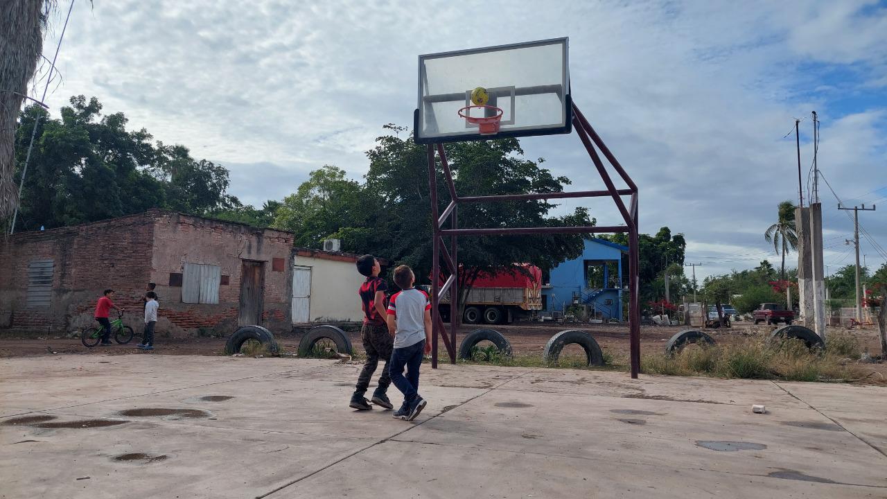 $!Cancha de baloncesto en la comunidad de San Antonio, Guasave, lugar de origen del basquetbolista Alexis Cervantes.