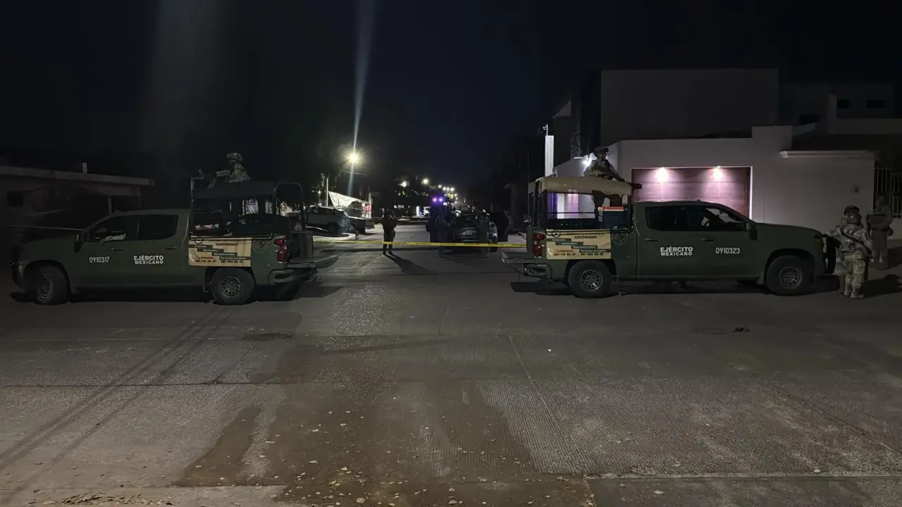 $!Deja balacera en Culiacán una camioneta abandonada con rastros de sangre y un vehículo averiado