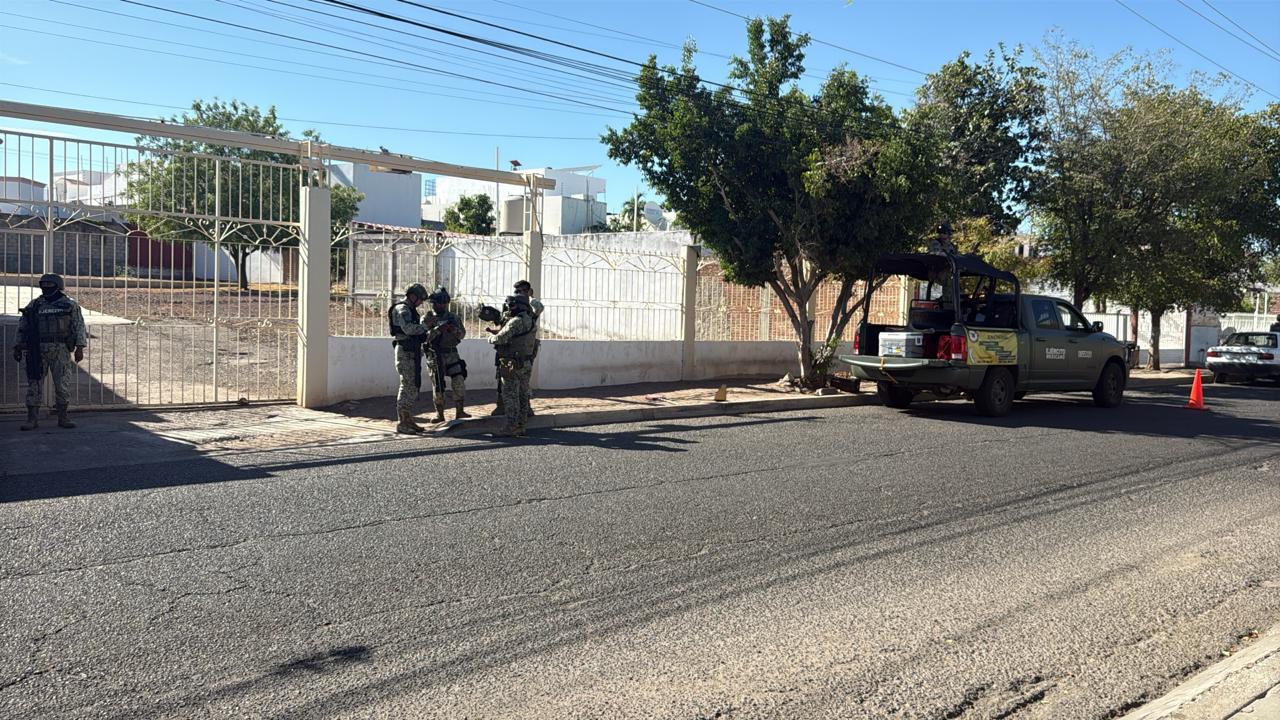 $!Balean a un hombre en muletas mientras barría en la Colonia La Lima, en Culiacán