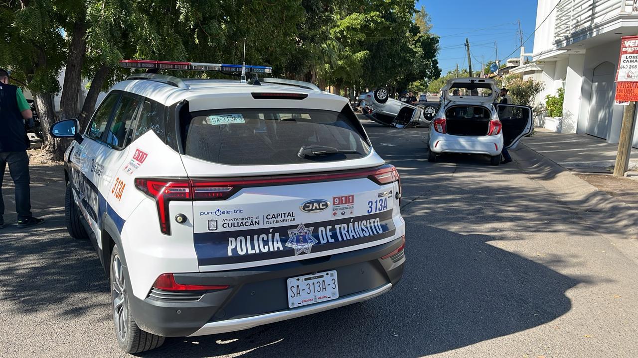 $!Accidente provoca volcadura en Terranova; no hay heridos, pero sí pérdidas materiales