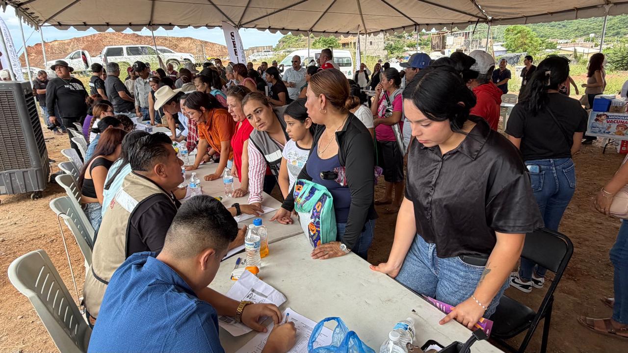 $!Entrega Gobierno de Sinaloa 60 lotes con servicios a familias desplazadas por la violencia en Mazatlán