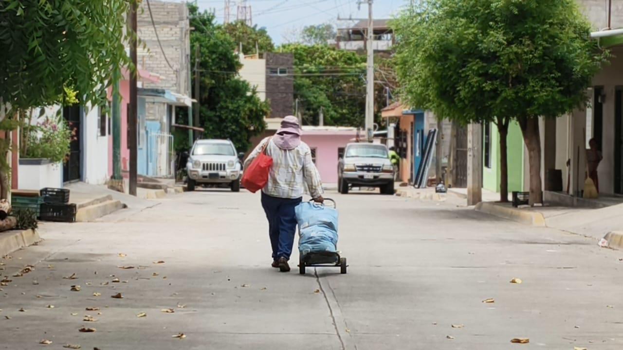 $!Por las calles de Rosario, Francisca ha logrado una forma de conseguir el sostén familiar