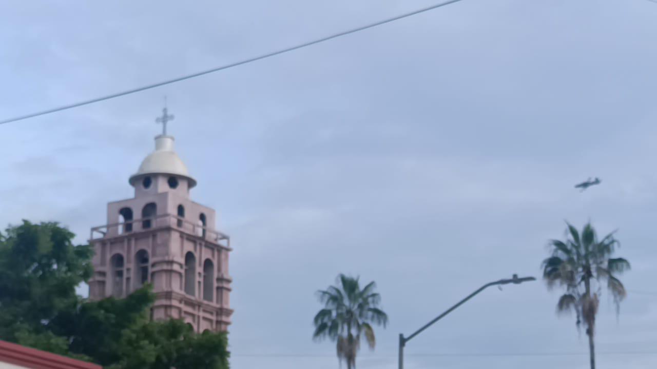$!Sorprende a ciudadanos sobrevuelo de avioneta de la Secretaría de Marina en Escuinapa