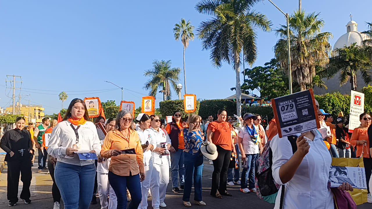 $!Marchan en Escuinapa para conmemorar el Día de la Eliminación de la Violencia contra la Mujer