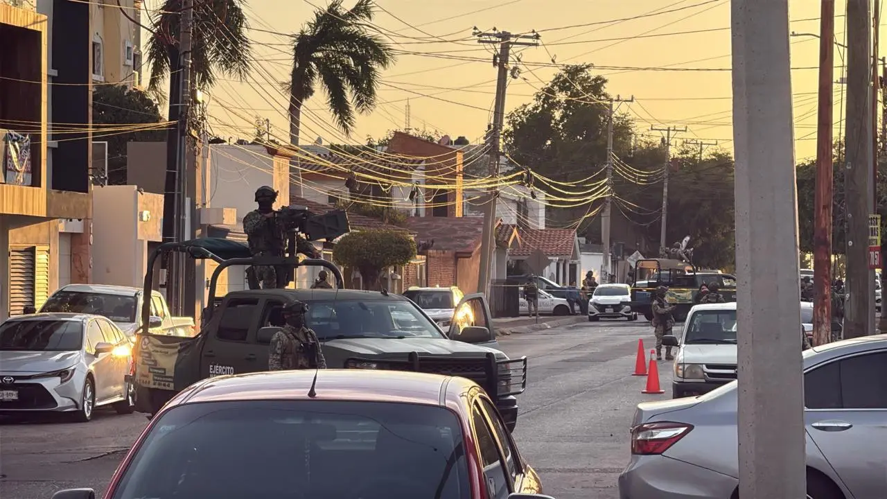 $!Asesinan a una persona dentro de camioneta del Ayuntamiento de Culiacán, en el sector Villa Universidad