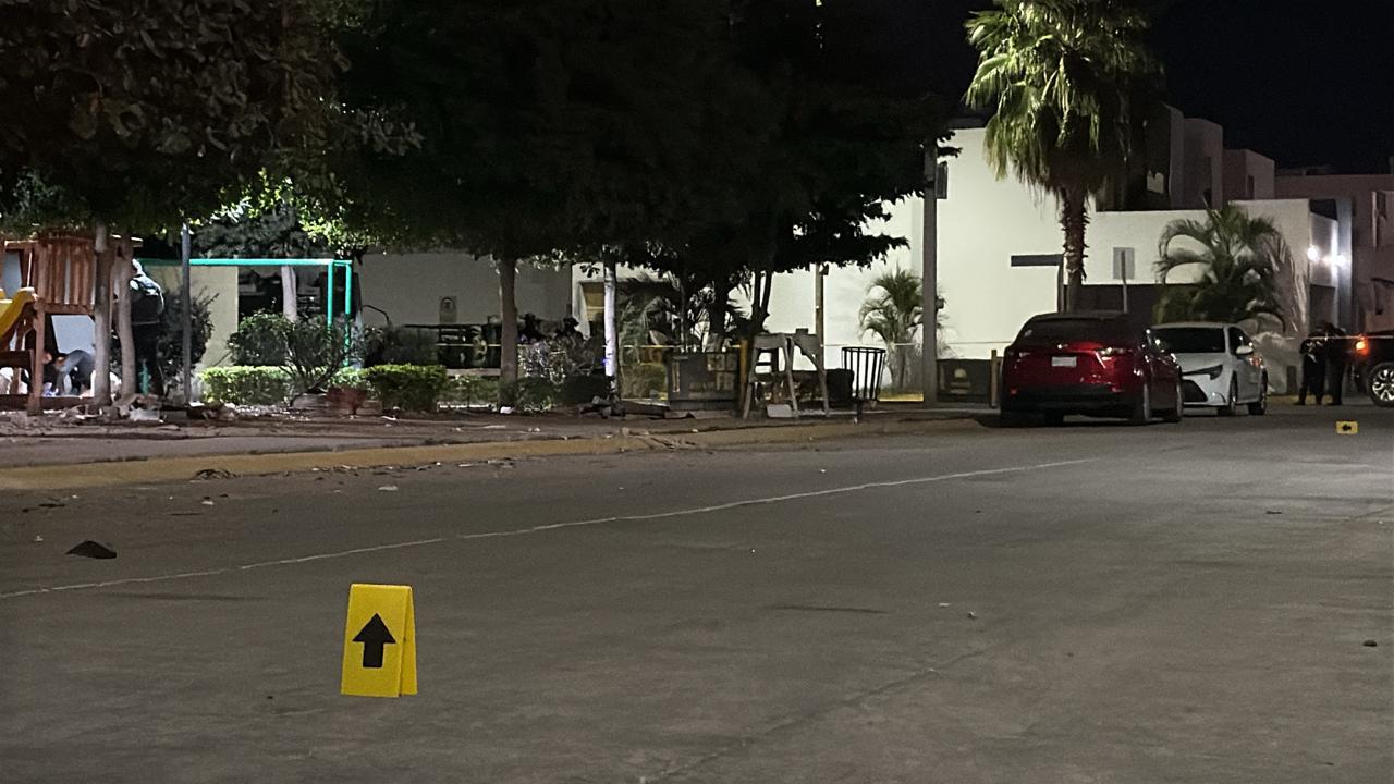 $!Asesinan a balazos a un hombre en un parque del fraccionamiento Prados de la Conquista, en Culiacán