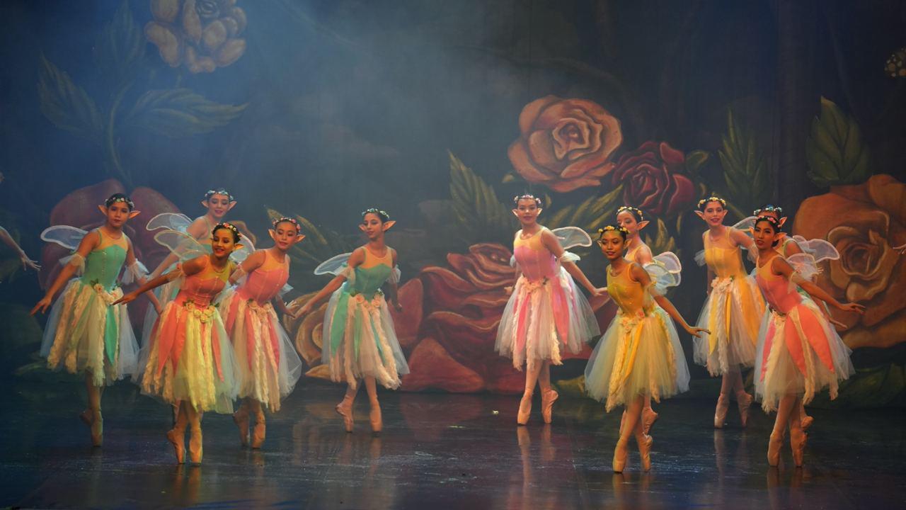 $!Hadas mitológicas estuvieron presentes en la puesta.