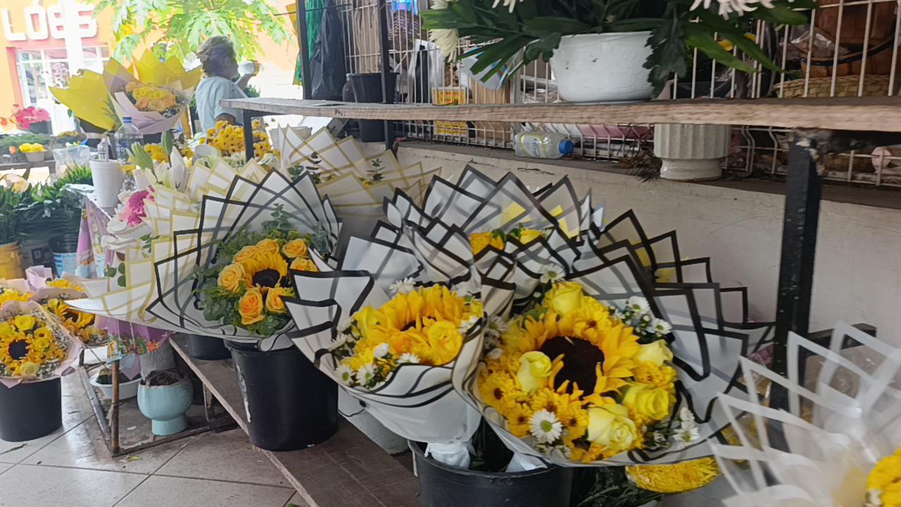 $!Reactivan flores amarillas ventas en Escuinapa