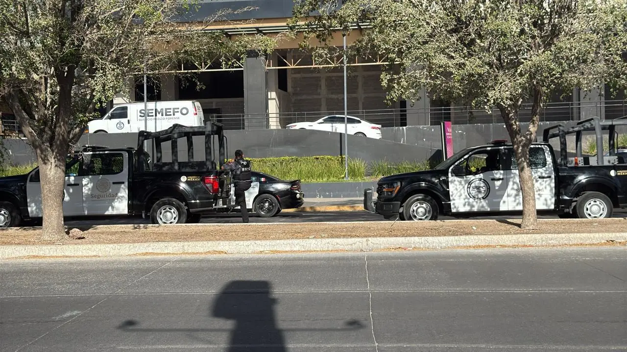$!Balaceras dejan 3 muertos y una mujer herida en plaza comercial del Tres Ríos, en Culiacán