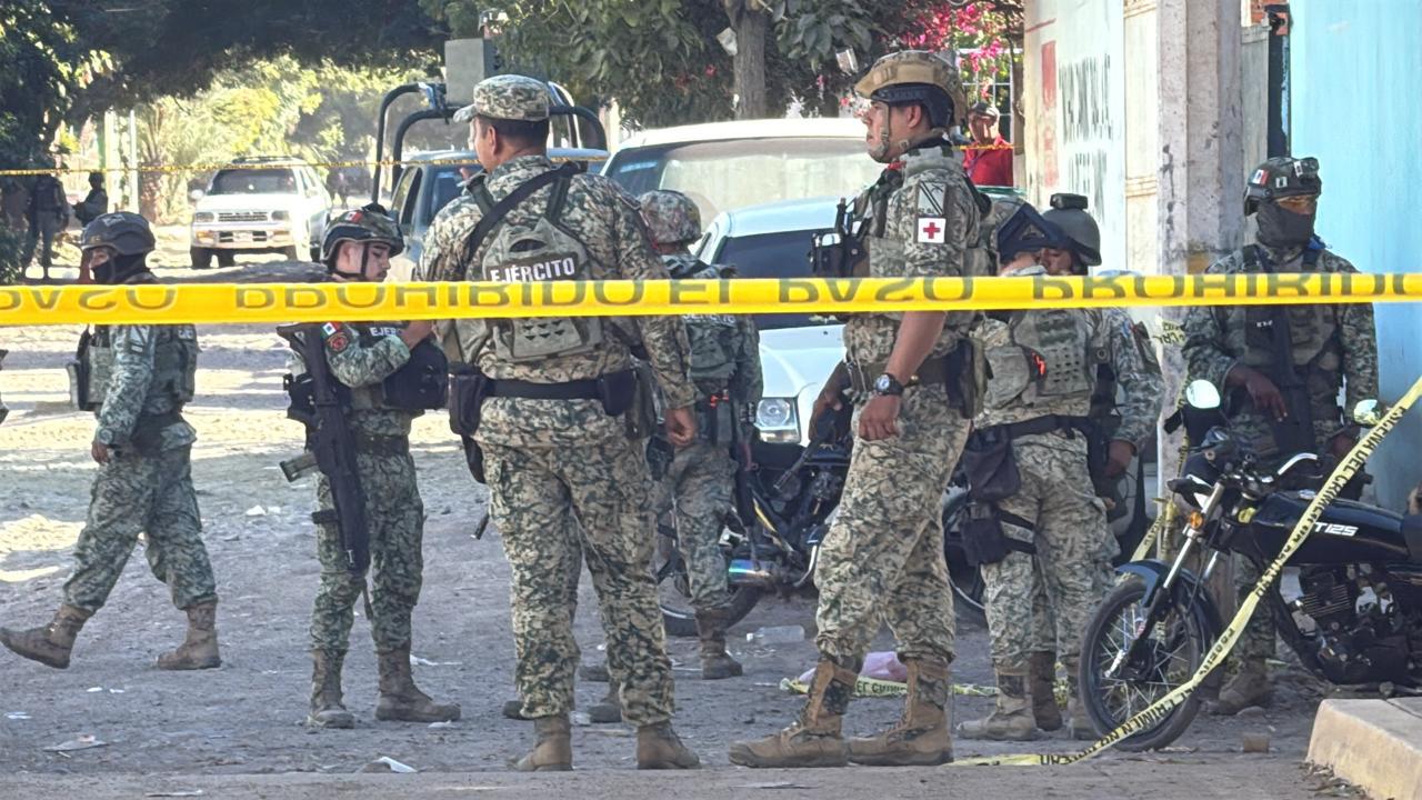 $!Asesinan a balazos a un motociclista en la colonia 5 de Febrero, en Culiacán