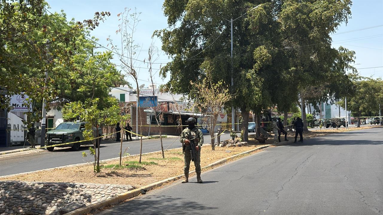 $!Asesinan a balazos a un hombre en la colonia Periodistas, en Culiacán