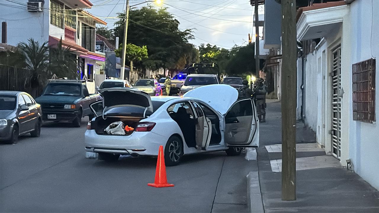 $!Persecución armada deja un hombre muerto y una mujer herida en la avenida Álvaro Obregón, en Culiacán