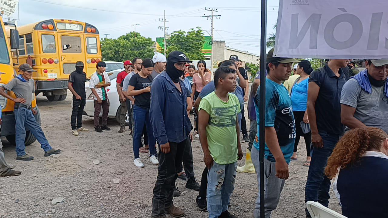 $!Reciben jornaleros, en Escuinapa, vacuna para prevenir casos de sarampión