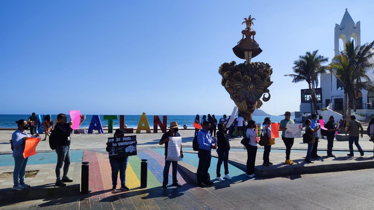$!Protestan en Mazatlán por el asesinato de periodistas en México