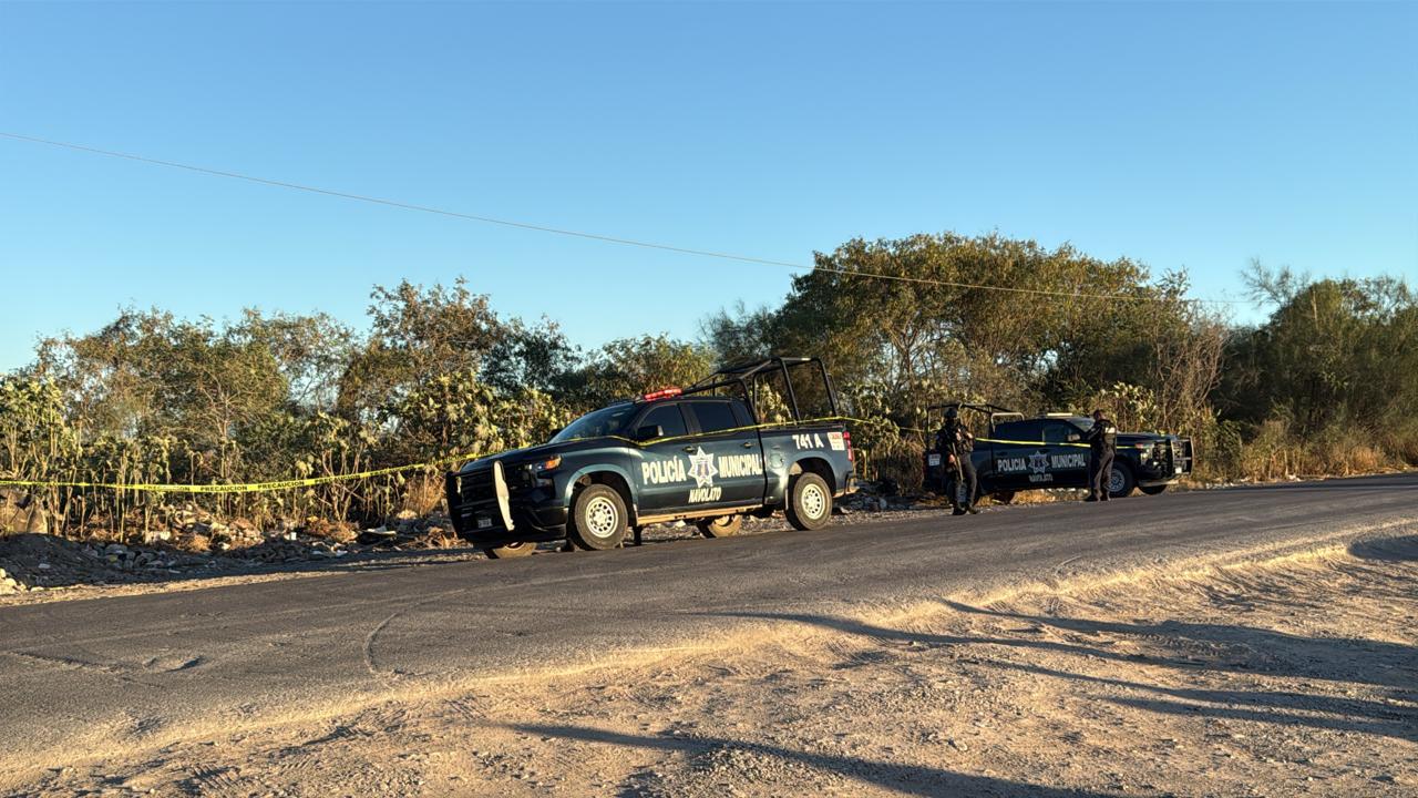 $!Hallan cuerpo envuelto en plástico a un costado de la carretera La 50, en Navolato