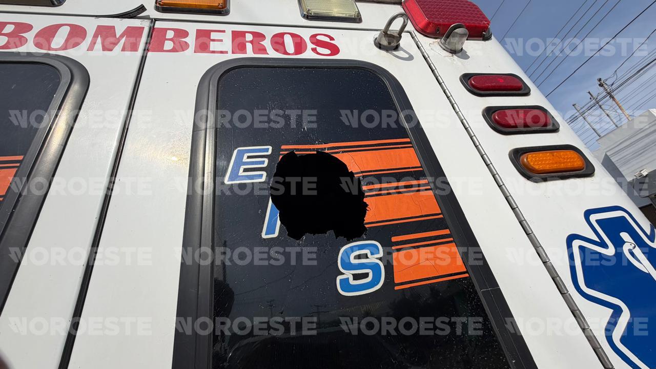 $!Hombre en aparente crisis lesiona a bombero y causa otros daños en Mazatlán