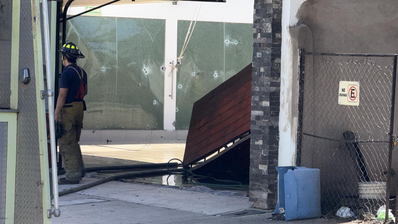 $!Vandalizan e intentan incendiar un salón de eventos en la 21 de marzo, en Culiacán