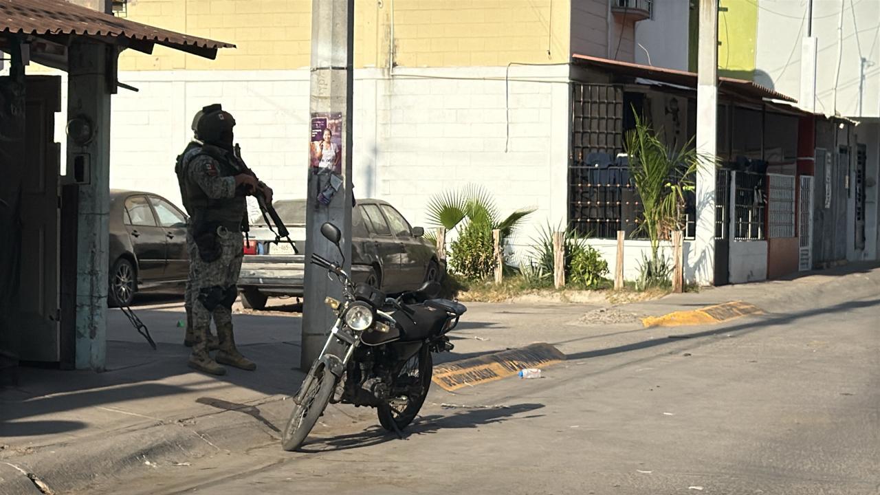 $!Atacan a balazos a un hombre afuera de una secundaria en Barrancos, Culiacán