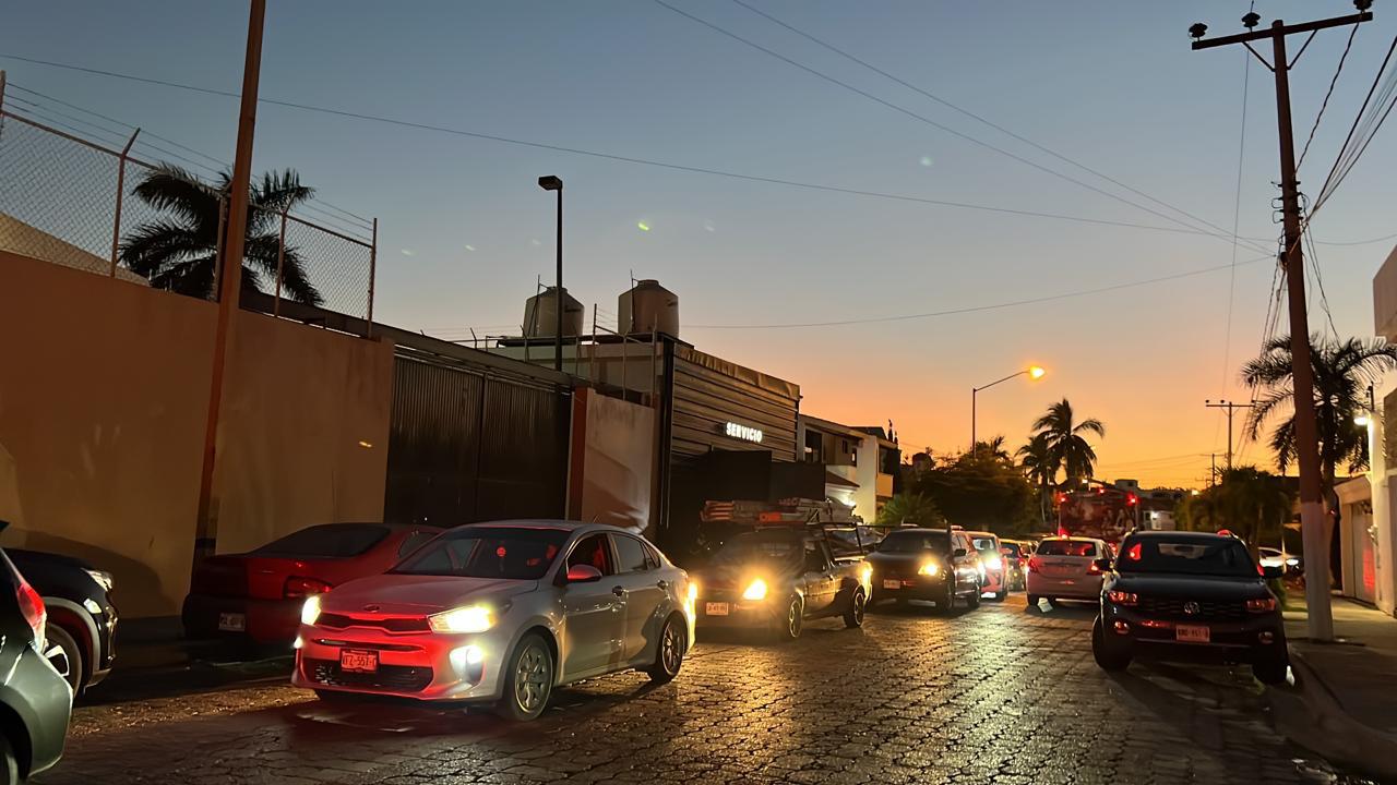 $!Sufre Mazatlán caos vial por desfile navideño; tome precauciones