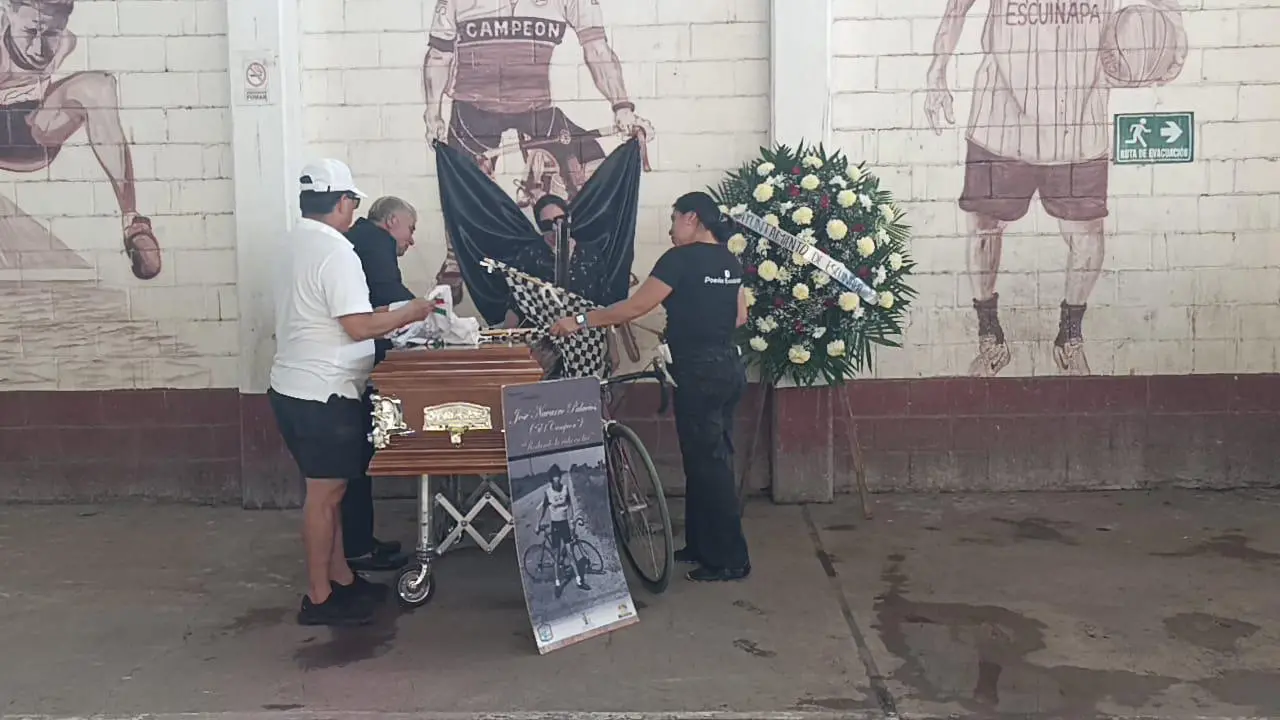 $!Escuinapa despide con honor a ‘El Campeón’ Navarro, el ciclista que conquistó al país con sus piernas