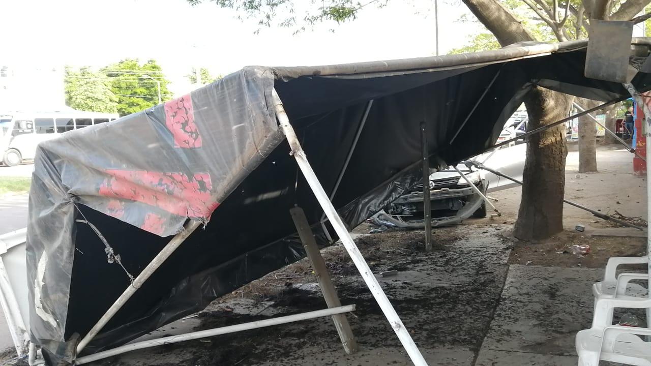 $!Joven resulta lesionado tras choque en el Fraccionamiento Villa Bonita, en Culiacán