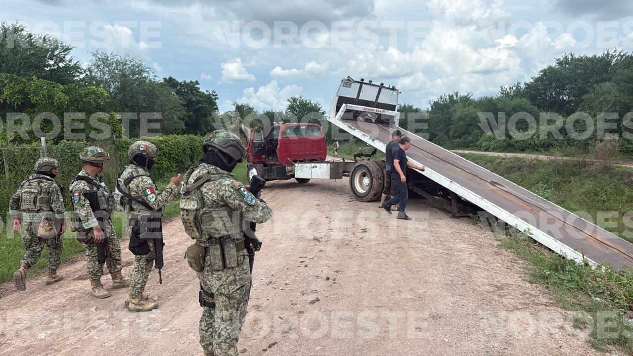 $!Cae camioneta a canal en Pueblo Nuevo, en Costa Rica; hay tres heridos, entre ellos una mujer