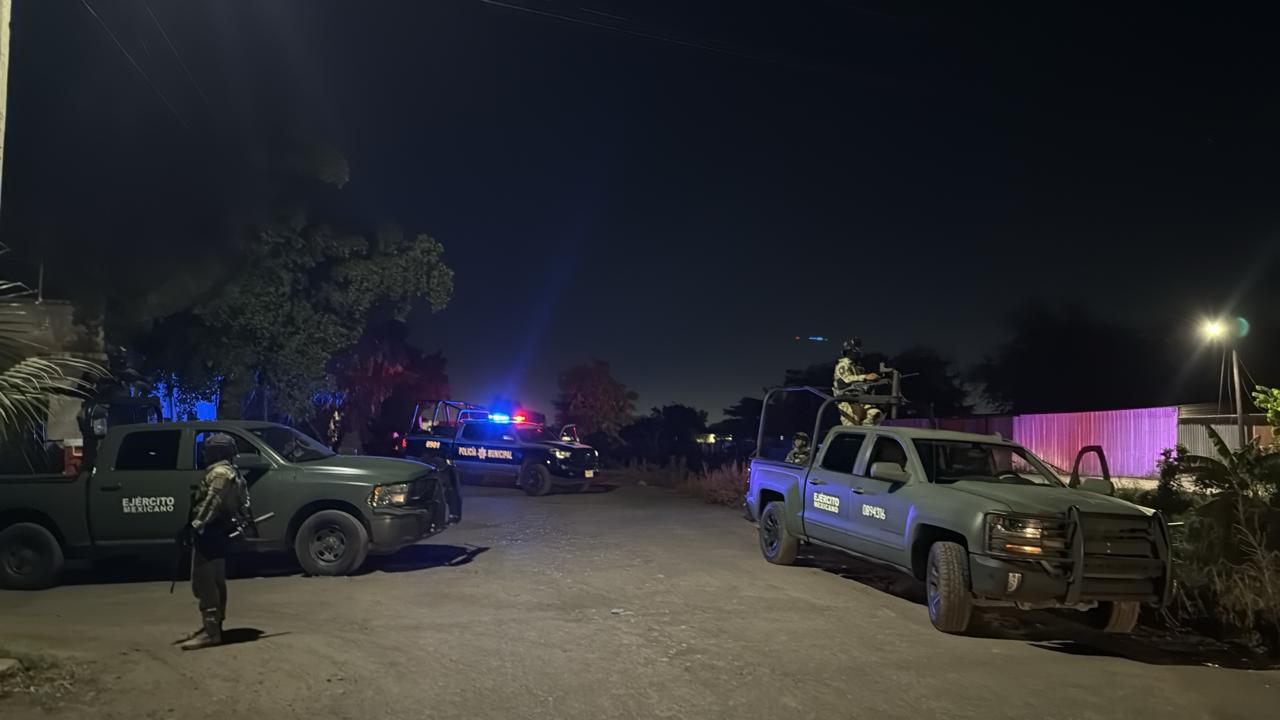 $!Vandalizan vivienda en Aguaruto, en Culiacán; militares y policías despliegan operativo
