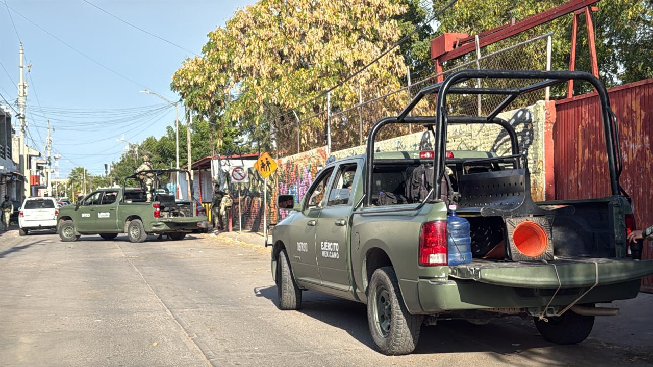 $!Atacan a balazos a un hombre afuera de una secundaria en Barrancos, Culiacán