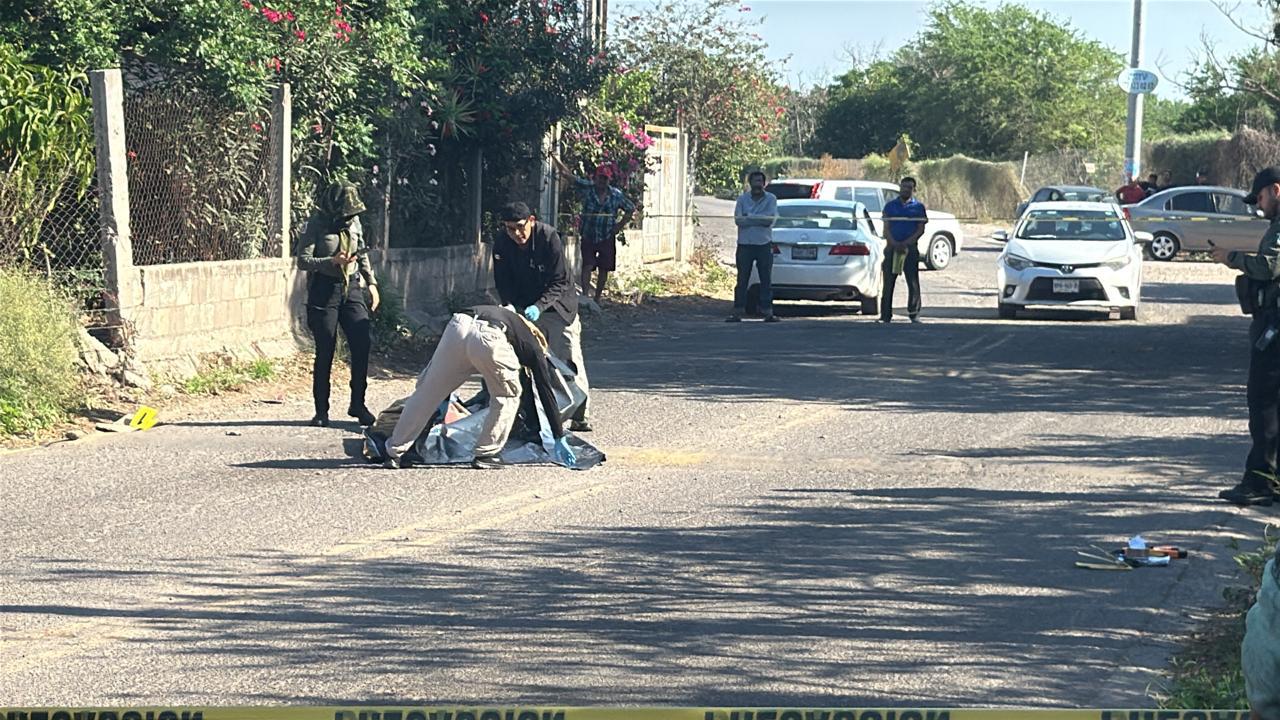 $!Hallan a hombre asesinado con arma blanca en la entrada a Los Arredondo, en Navolato