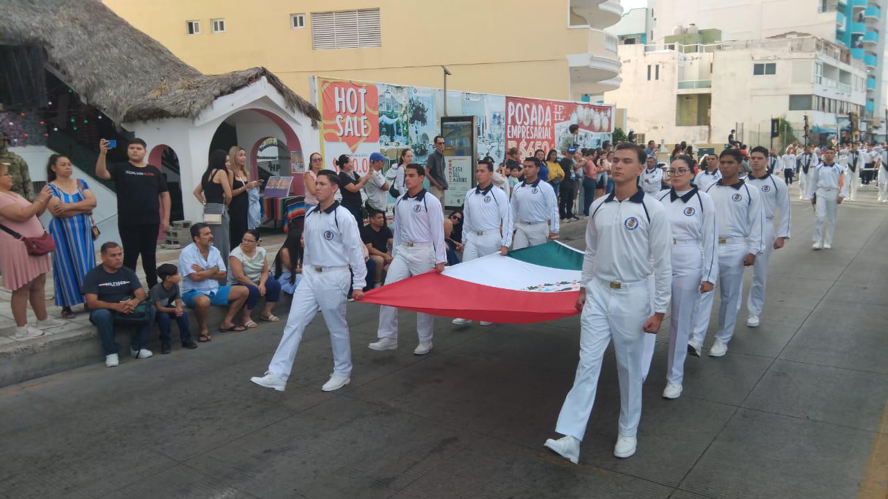 $!Celebran en Mazatlán desfile por aniversario de la Revolución Mexicana