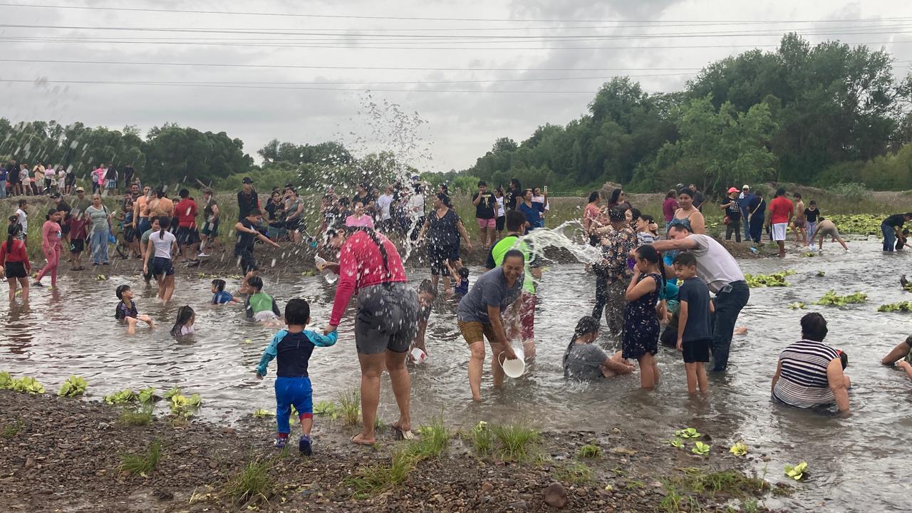 $!Cumplen feligreses a San Juan Bautista en el Río Presidio, en Villa Unión