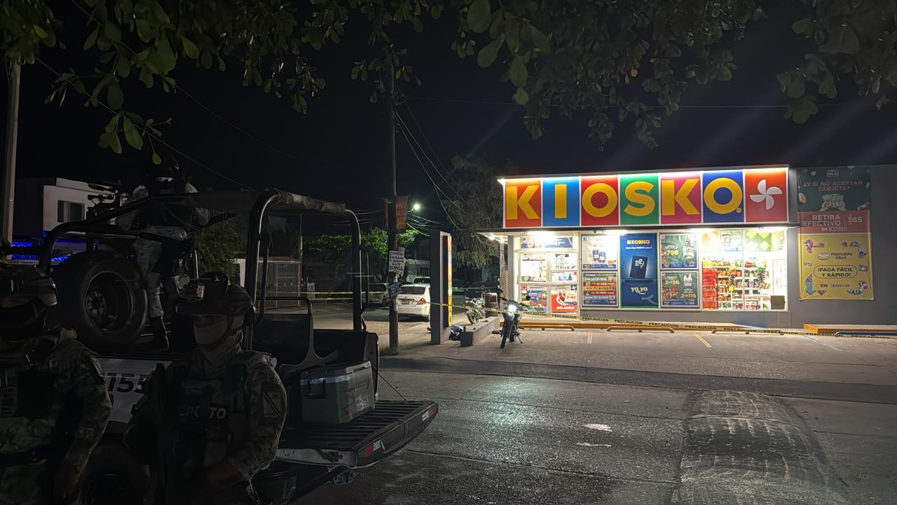 $!Matan a un hombre y hieren a otro en tienda de conveniencia del sector Los Ángeles, en Culiacán