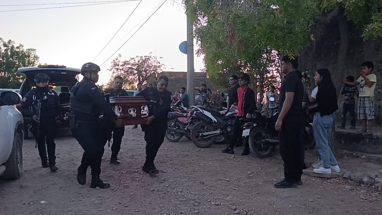 $!Regresan a casa los policías municipales emboscados en Escuinapa; serán homenajeados