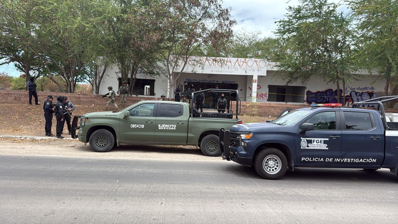 $!Hallan a dos personas asesinadas dentro de un edificio abandonado en el sector Bonanza, en Culiacán
