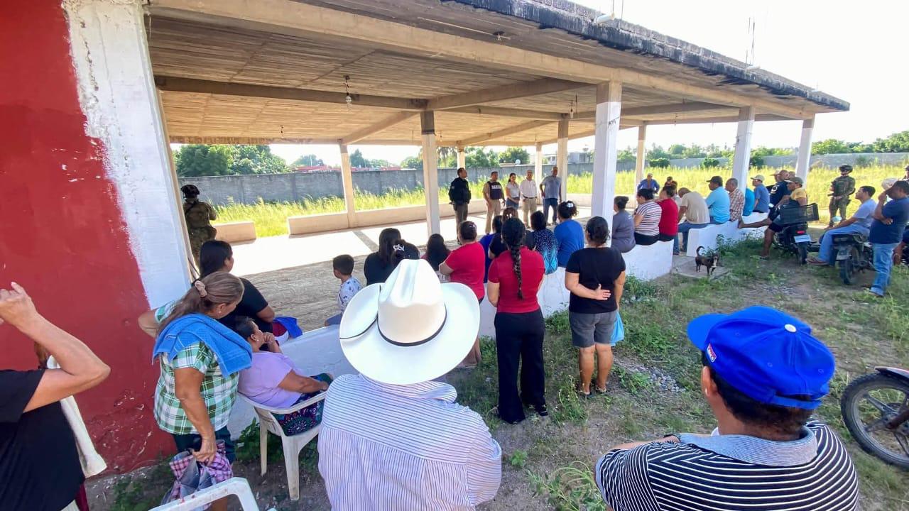 $!Secretaría de Marina y Gobierno de Rosario llevan información preventiva a población por ‘Simon’