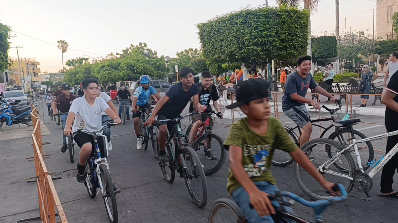 $!Participan en Escuinapa en el Día Mundial de la Bicicleta