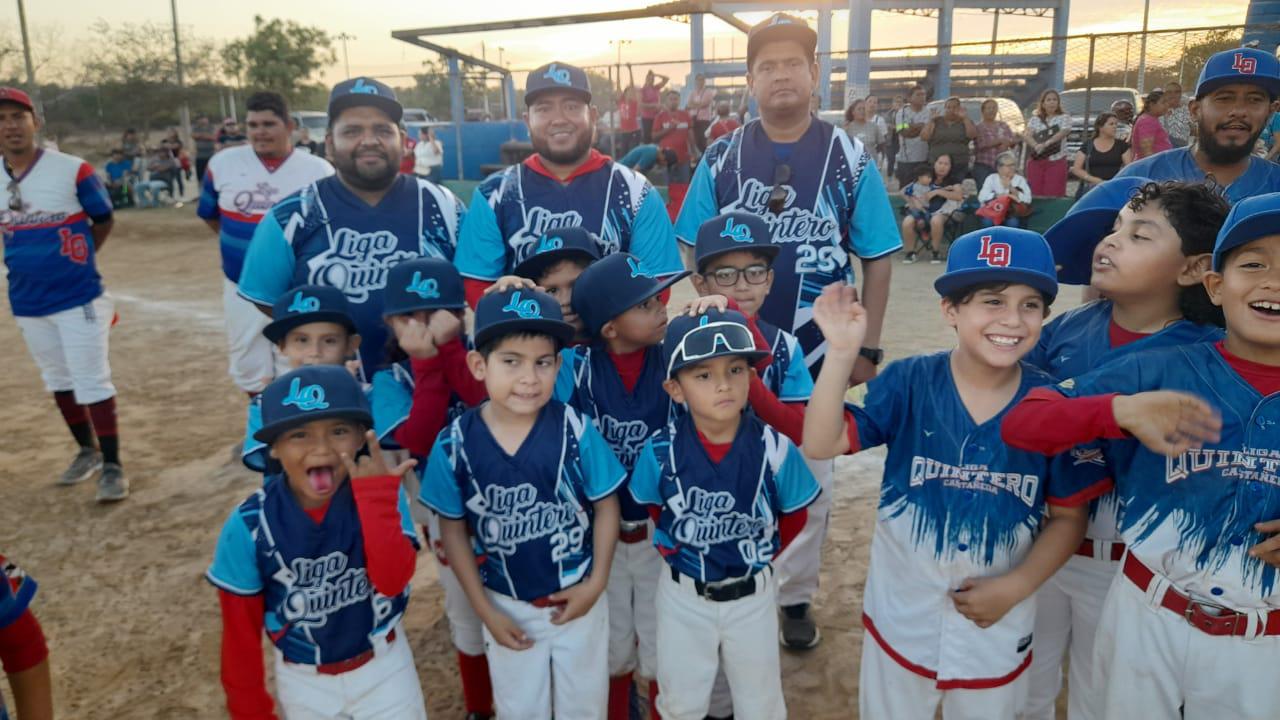 $!Peloteritos cantan el playbol en el Torneo Distrital