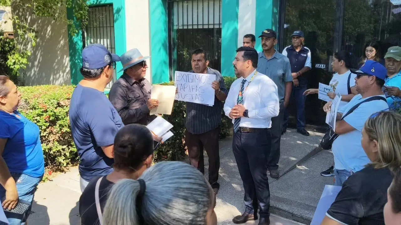 $!Vecinos de Rosario protestan contra altos cobros de la CFE