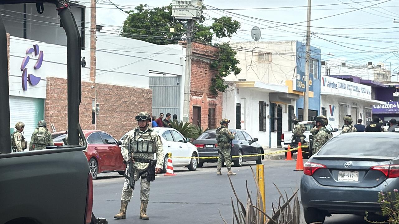 $!Atacan a balazos negocio de préstamos en Culiacán; había trabajadores dentro
