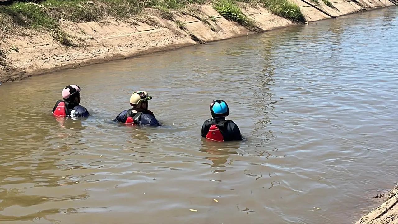 $!Buscan a adulto mayor de 78 años que cayó a canal de riego en Otameto, Navolato