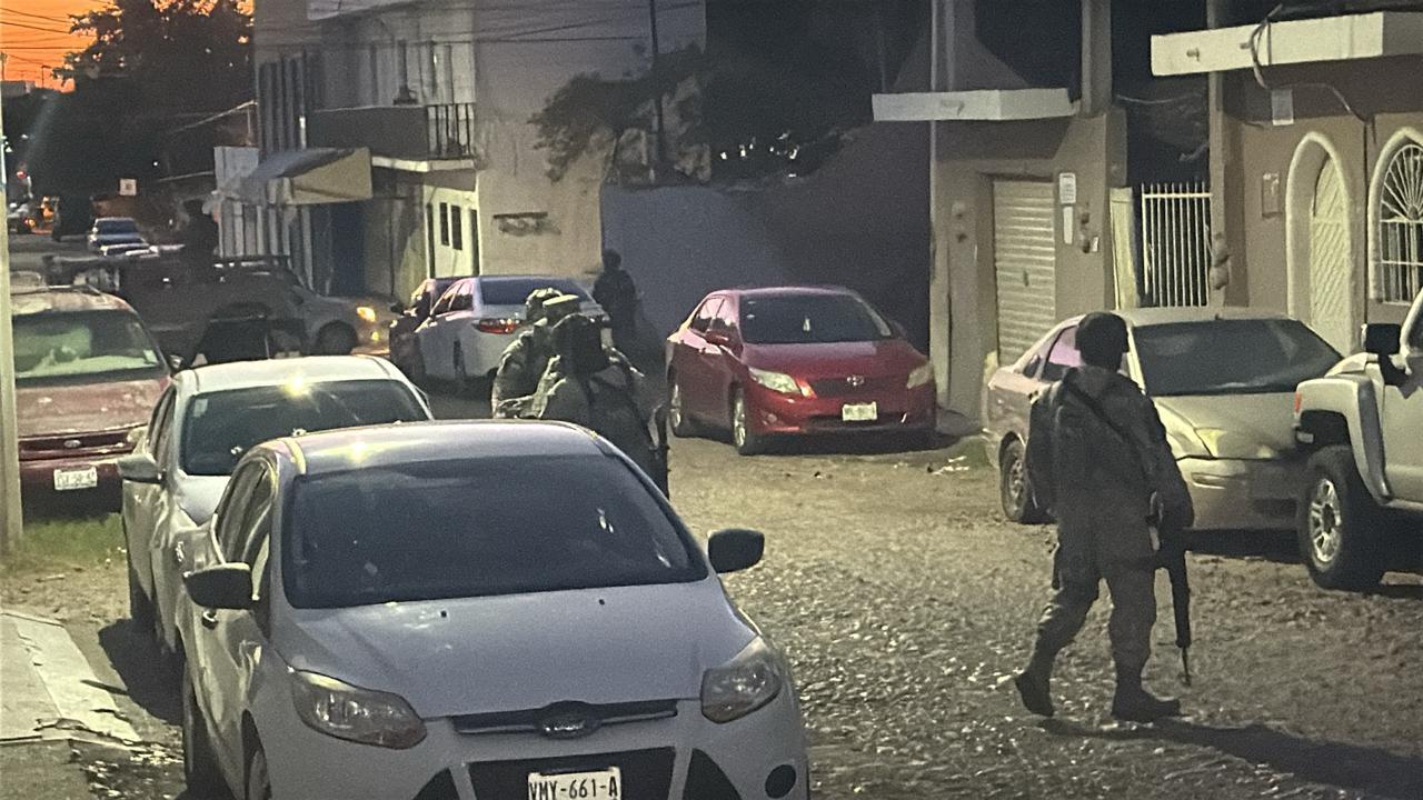 $!Atacan a balazos a un hombre cuando se encontraba comprando en un local de tortas de Culiacán