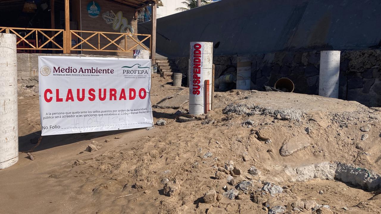 $!De manera oficial, Profepa anuncia clausura de obras irregulares en playa de Mazatlán