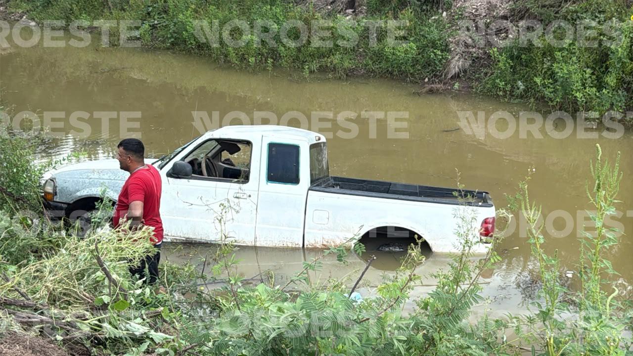 $!Cae camioneta a canal en Pueblo Nuevo, en Costa Rica; hay tres heridos, entre ellos una mujer